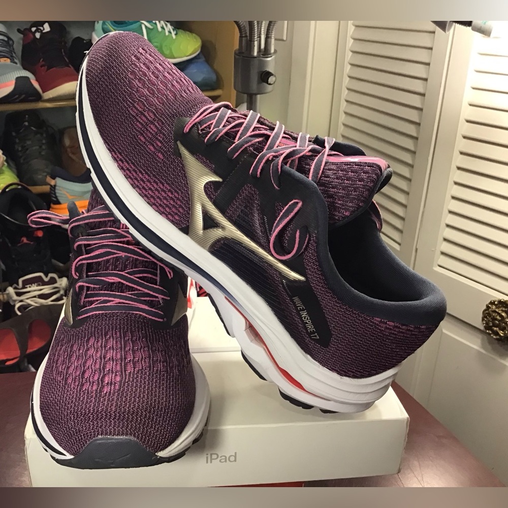 Mizuno Womens Wave Inspire 17 Running Shoes Size 11.
